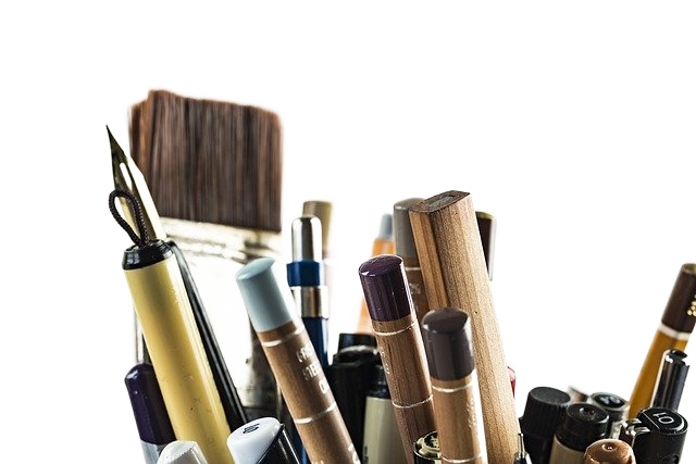 pens, brushes, art materials 钢笔、画笔、艺术材料