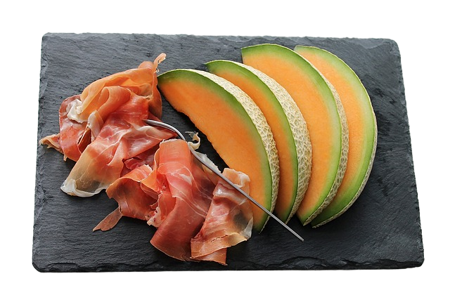 melon, ham, fruit 瓜、火腿、水果