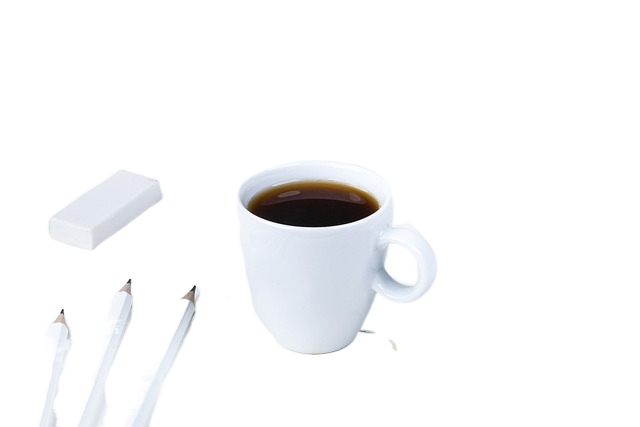 coffee, pencils, eraser 咖啡、铅笔、橡皮擦